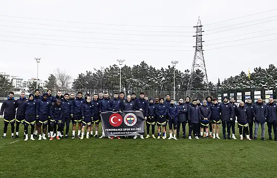 O  takımdan destek pankartı: 'Ülkemizin başı sağ olsun'