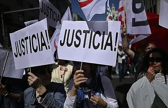 O ülkede  adliye memurları süresiz greve başladı