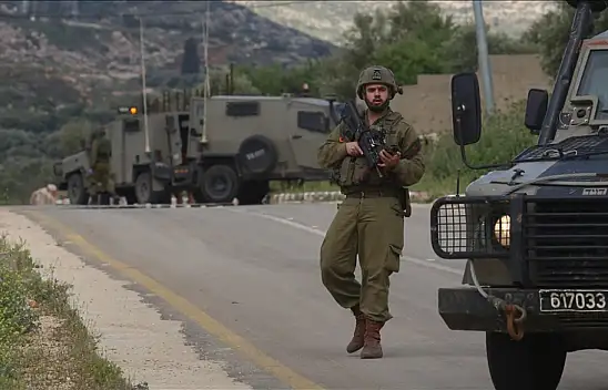 O ülkede askerler üslerini terk etti