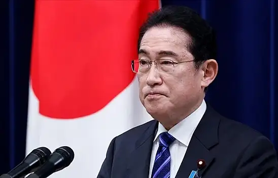 O ülkede babasının resmi konutunda parti veren Kişida kovulacak