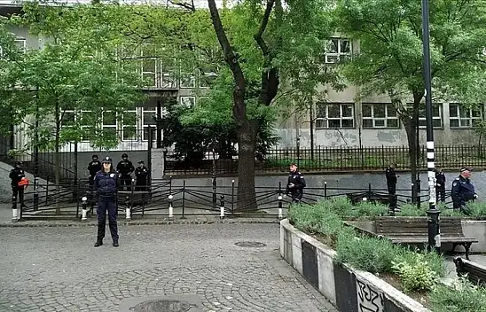 O ülkede  'bomba ihbarı' nedeniyle okullar tahliye edildi