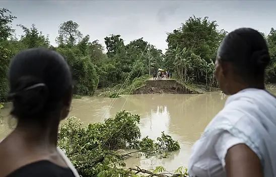 O ülkede sel ve heyelanlarda ölü sayısı artıyor
