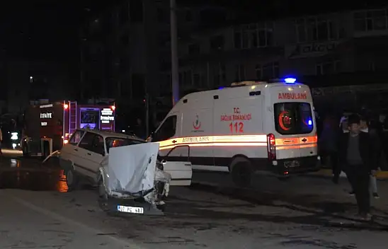 Otomobil ile minibüs çarpıştı 6 kişi yaralandı