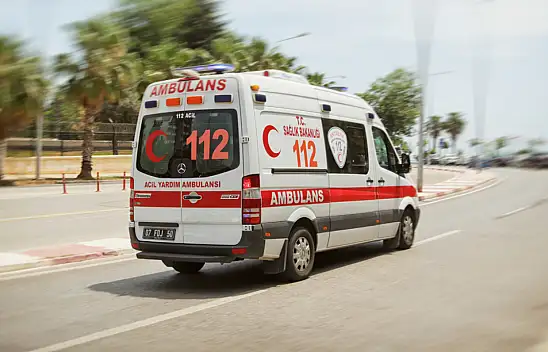 Otomobil şarampole devrildi: 2 kişi yaralandı