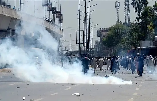 Pakistan'daki protestolar can aldı, ölü sayısı artıyor