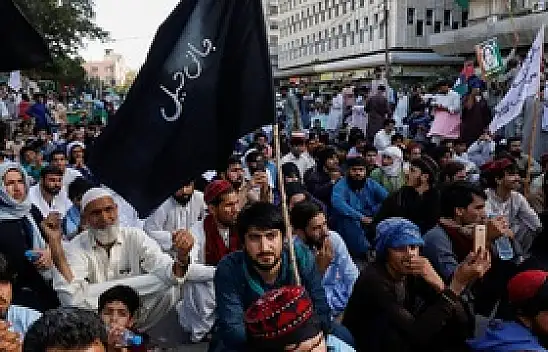 Pakistanda öğrenci çatışması üniversiteye ara verdirdi