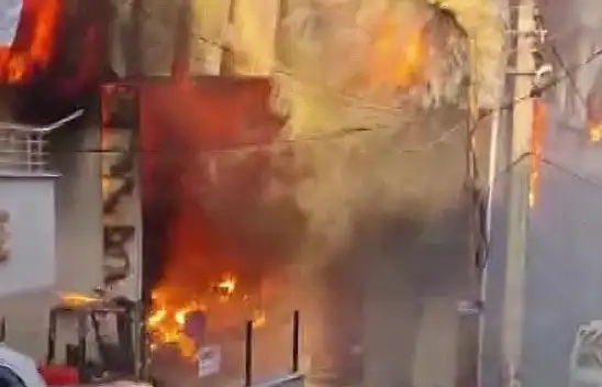 Parfüm deposunda yangın! 6 kişi öldü