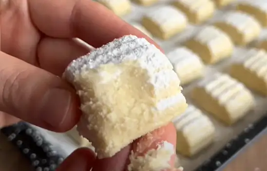 Pastane usulü un kurabiyesinin sırrını 25 yıllık ustası verdi. Az malzemeli ağızda dağılan un kurabiyesi…