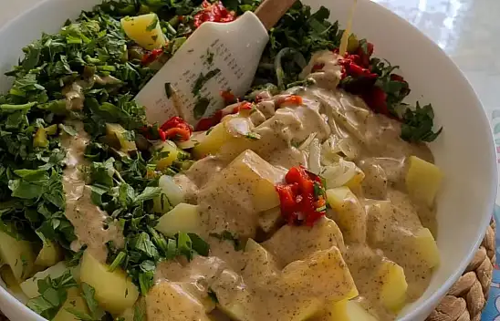 Patates salatasının lezzetini 7'ye katlıyor. 5 çayının olmazsa olmazı patates salatasına ekleyin