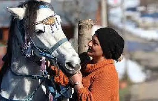 Patronuna kızdı, işe atla gitti