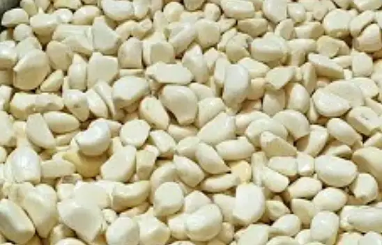 Pek çok ev hanımı bilmiyor. Sarımsak saklarken senelerce bozulmasını önleyen yöntem köylü kadınlar da uyguluyor