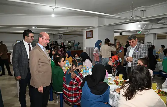 Pekyatırmacı Ve Tortop İlk İftarda Öğrencilerle Buluştu