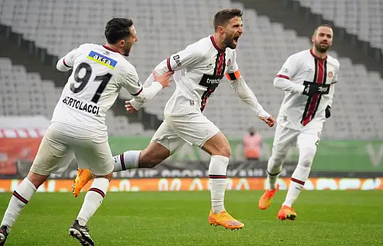 Pirlo'lu Karagümrük yenilmiyor