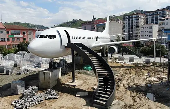 Pistten çıkan uçak pide salonuna!..