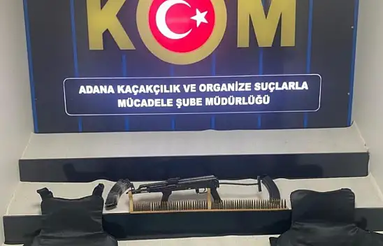 Polis bir eve düzenlediği operasyonda uzun namlulu tüfek ve çelik yelek ele geçirdi