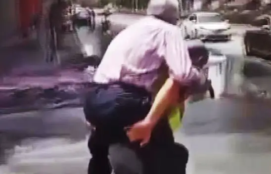 Polis memuru takdir topladı