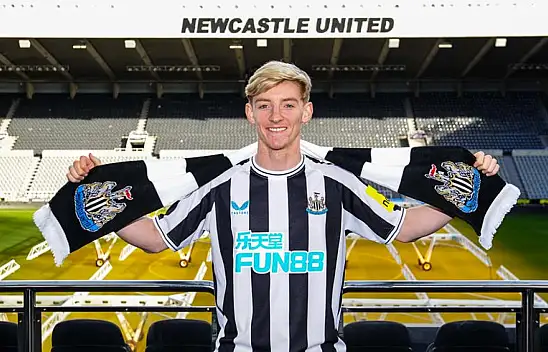 Premier Lig üçüncüsü Anthony Gordon'u kadrosuna kattı