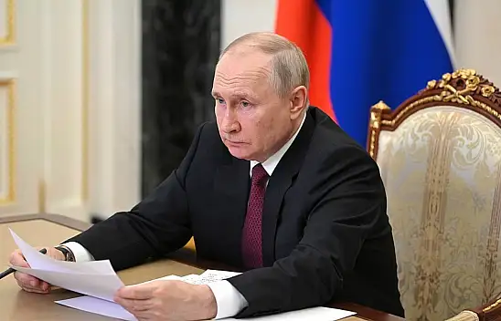 Putin: Batı siyasi şantaj olarak kullandı