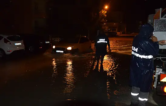 Sağanak yağış Kulu'da taşkınlara sebep oldu