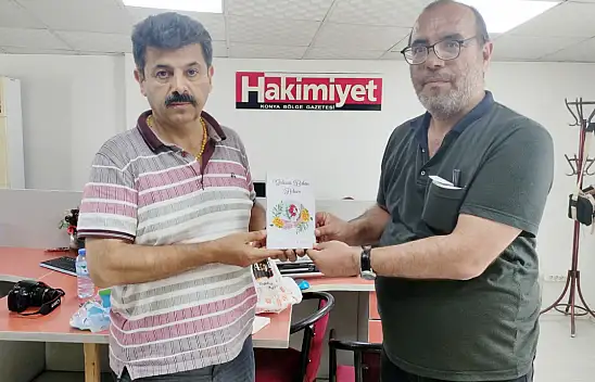 Şahin Gürbüz'e kitap hediye etti