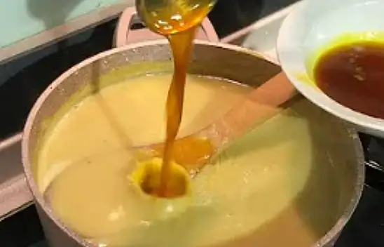 Sanayi usulü mercimek çorbası. Altın sarısı oluyor, yiyen bi' tabak daha istiyor…