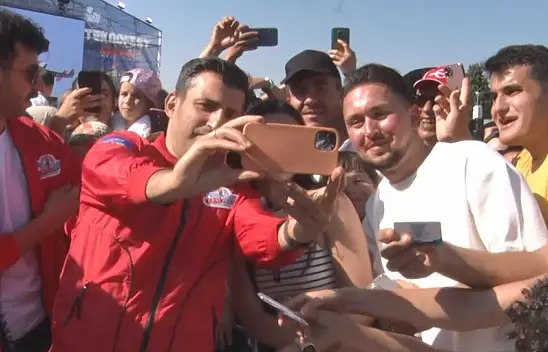 Selçuk Bayraktar'a sevgi seli