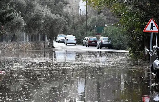 Selin ortasında mahsur kalan aile güçlükle kurtuldu