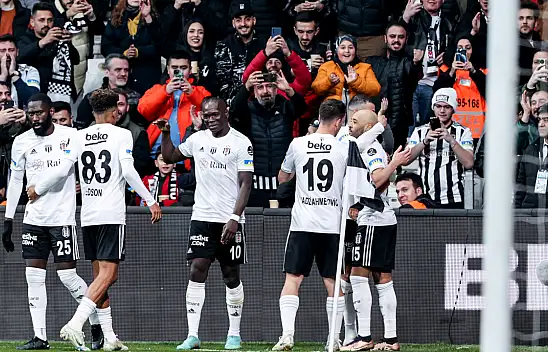 Şenol Güneş,  derbi kadrosuna göre 2 değişiklik yaptı