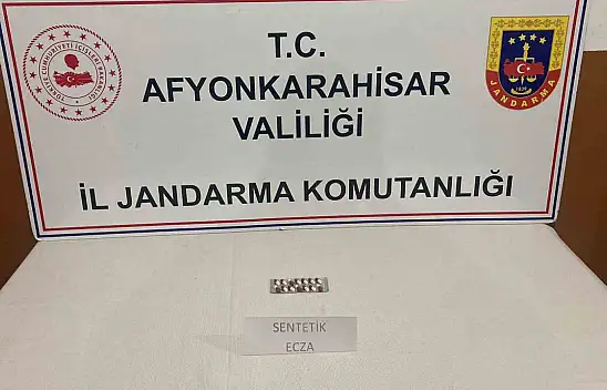 Sentetik ecza hapı ile yakalandılar