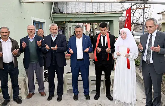 Seydişehir'de depremzede çiftin yüzükleri takıldı