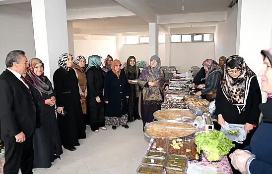 Seydişehir'de depremzedeler yararına kermes yapıldı