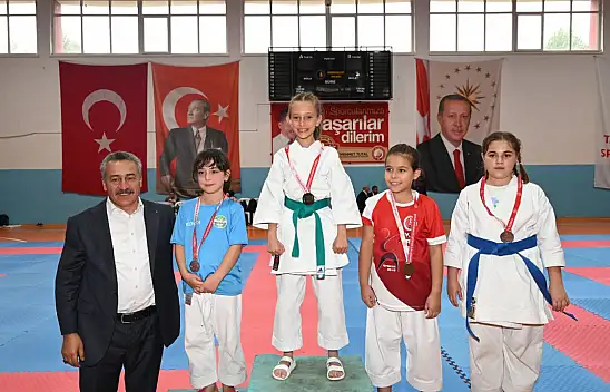 Seydişehir'de Gazileri ve Şehitleri anma karate turnuvası sona erdi