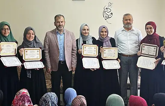 Seydişehir'de hafızlık eğitimini tamamlayan öğrenciler belge aldı