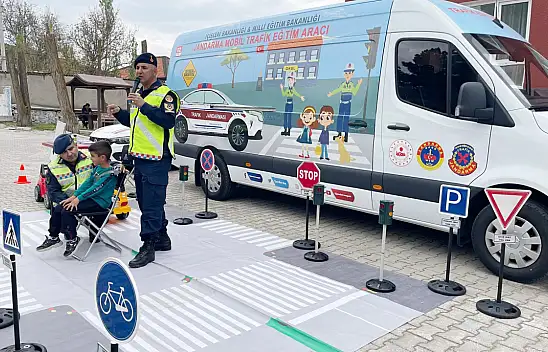 Seydişehir'de jandarma ekiplerinden öğrencilere trafik eğitimi