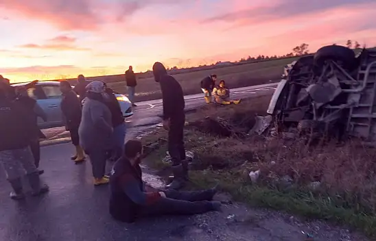 Silivri'de işçileri taşıyan minibüs kaza yaptı: 12 yaralı