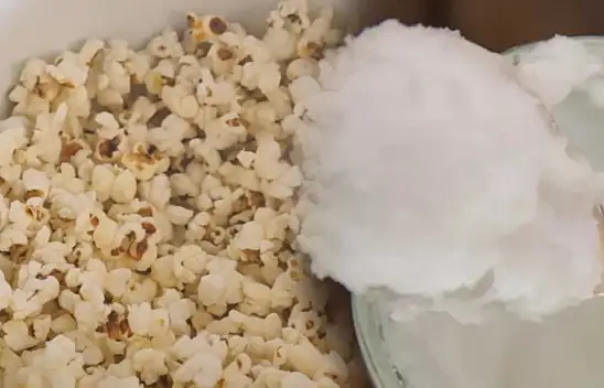 Sokak satıcıları da bu yöntemi kullanıyor. Mısırın lezzetine doyulmuyor ve çıtır çıtır oluyor...