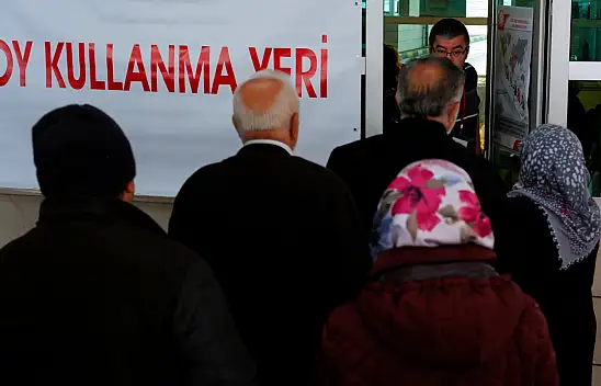 Sınır kapılarında oy verme işlemi başladı