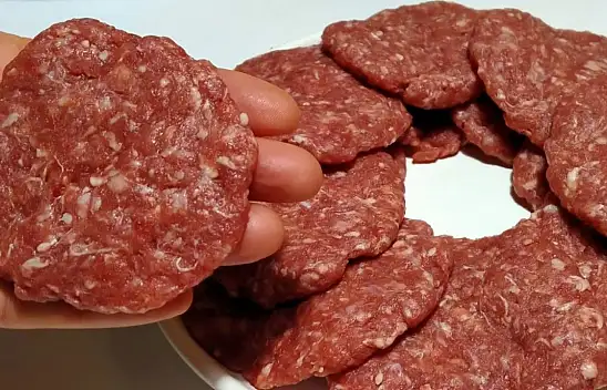 Soda + kıyma ikilisinin kuvveti.. Tıpkı anne eli değmiş gibi! İşte sodalı köfte tarifi