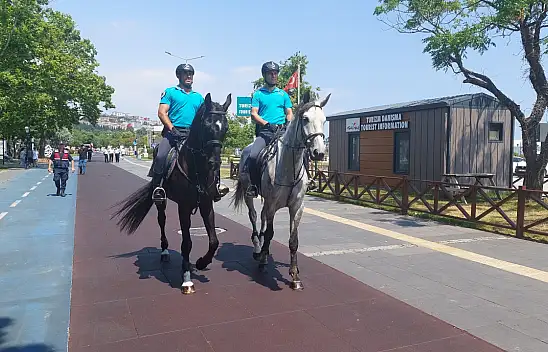 Sokakta atlı jandarmaları görenler inanamadı