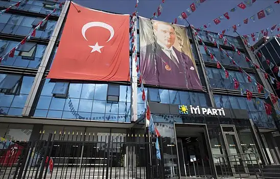Son Dakika: İYİ Parti İstanbul İl Başkanlığına silahlı saldırı