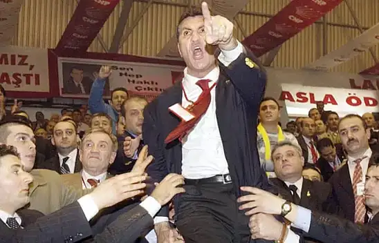 Son Dakika: Mecliste Mustafa Sarıgül'e yumruklu saldırı