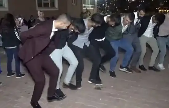 Sonunda bunu da gördük... 'halay başı olma' kavgasında 2 kişi yaralandı