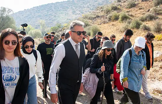 SÜ 'Doğa için yürü' sloganıyla yürüyor