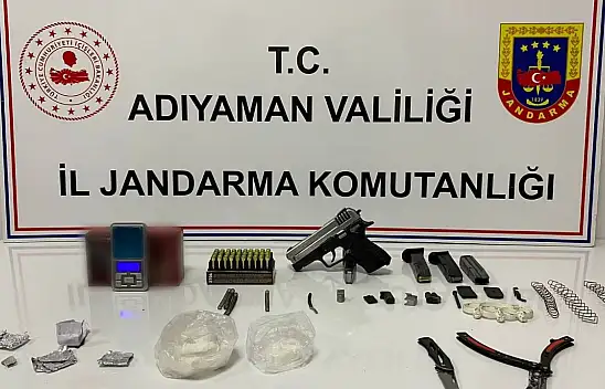 Şüphelinin aracından uyuşturucu ve evinden silah çıktı