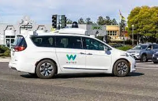 Sürürcüsüz taksiler, ABD'yİ ikiye böldü