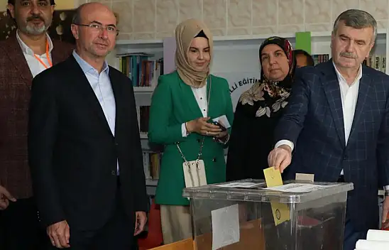 Tahir Akyürek oyunu kullandı Akyürek: 'Siyasiler söyleyeceklerini söyledi, şimdi Milletimiz konuşacak'