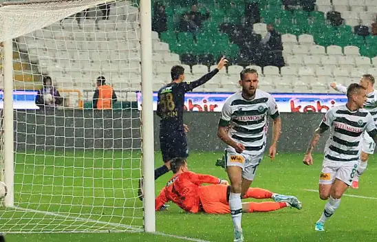 Konyaspor'un golcüsü tarihe geçti: Kimsenin yapamadığını yaptı!