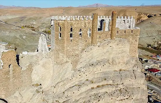 Tarihi kale restore ediliyor