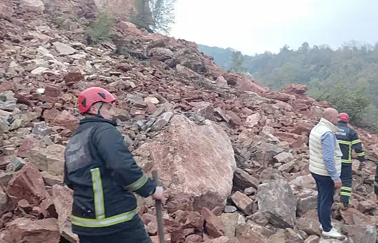 Taş ocağında göçük: 2 kişi enkaz altında kaldı