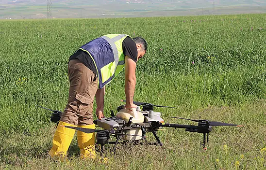 Tasarruf şart! Çiftçiler ilaçlamada bu yöntemi kullanıyor